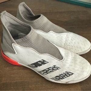 Adidas predator indoor soccer shoes size 3